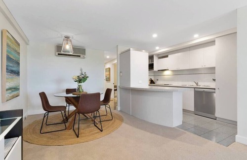 Scarborough Apartment | Apartment R113 - a secluded beachside retreat!