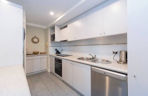 Scarborough Apartment | Apartment R113 - a secluded beachside retreat!