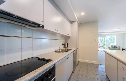 Scarborough Apartment | Apartment R113 - a secluded beachside retreat!