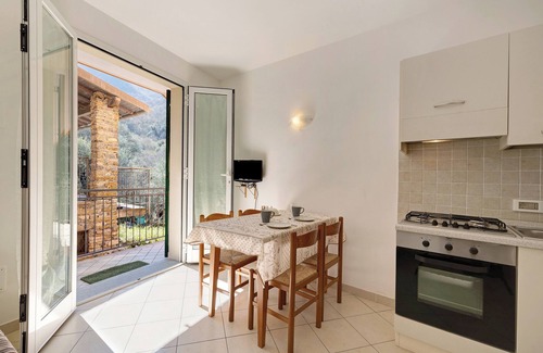 Stellanello Apartment | Apartment 'Ramma La Taggiasca' with Mountain View & Balcony