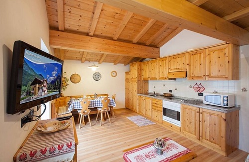 Pera Apartment | Apartment "Residence Cristina" with Mountain Views, Garden & Balcony