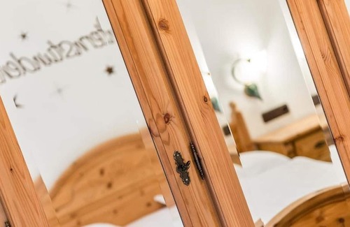 Tirolo Apartment | Apartment 'Residence Fischerhof B Deluxe' with Mountain View, Shared Pool and Wi-Fi