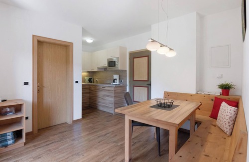 Silandro Apartment | Apartment 'Residence Schnatzhof Typ C6' with Mountain View, Shared Pool and Wi-Fi