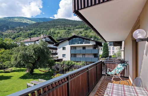 Silandro Apartment | Apartment 'Residence Schnatzhof Typ C6' with Mountain View, Shared Pool and Wi-Fi