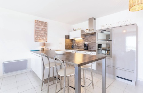 Penmarch Apartment | Apartment 'Rêve Bleu, 2 P' with Sea View, Private Terrace and Wi-Fi