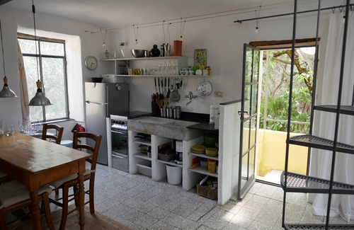 Dolcedo Apartment | Apartment 'Romantisches Appartamento Oliva' with Sea View, Private Terrace and Wi-Fi