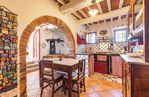 Trequanda Apartment | Apartment 'Rosso Poggiolo' with Shared Pool, Private Garden and Wi-Fi