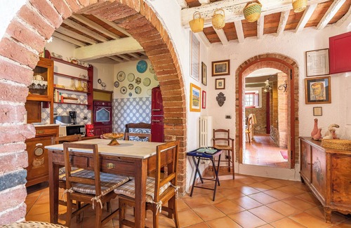Trequanda Apartment | Apartment 'Rosso Poggiolo' with Shared Pool, Private Garden and Wi-Fi