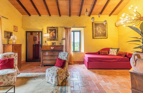 Trequanda Apartment | Apartment 'Rosso Poggiolo' with Shared Pool, Private Garden and Wi-Fi