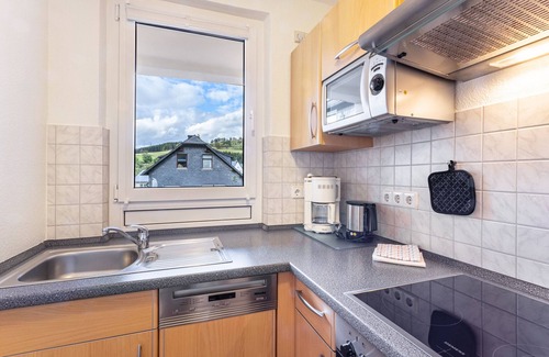 Usseln Apartment | Apartment 'Rotkehlchen' with Mountain View, Shared Garden and Wi-Fi