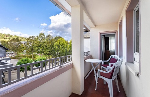 Usseln Apartment | Apartment 'Rotkehlchen' with Mountain View, Shared Garden and Wi-Fi
