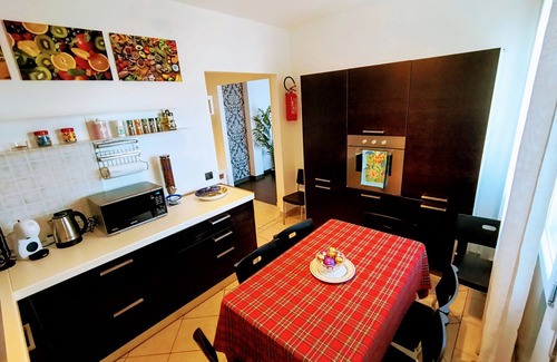 Camin Apartment | Apartment 'Royal Residence' with Shared Garden, Wi-Fi and Air Conditioning