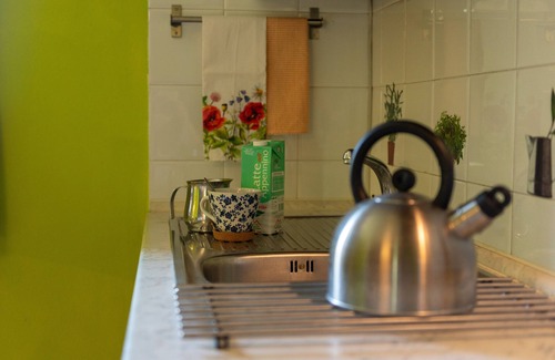 Ponte Grande Apartment | Apartment 'Salice Nella Campagna Di Assisi' with Shared Pool, Private Terrace and Wi-Fi