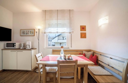 Rabla Apartment | Apartment "Schnitzer - Hagebutte" with Mountain View, Wi-Fi, Balcony & Garden