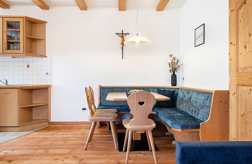 Lajen Apartment | Apartment "Schreiberhof Landhaus" with Mountain View, Shared Garden & Wi-Fi