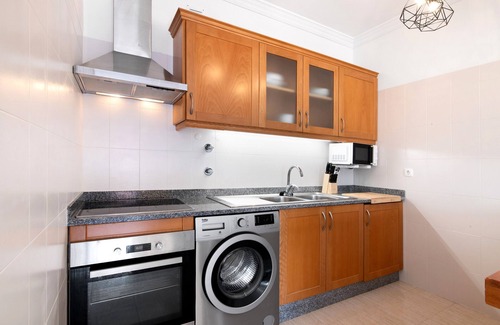 Alporchinhos Apartment | Apartment 'Sea Breeze Of Alporchinhos' with Sea View, Wi-Fi and Air Conditioning