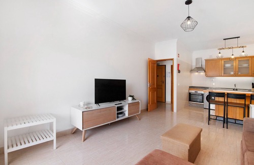 Alporchinhos Apartment | Apartment 'Sea Breeze Of Alporchinhos' with Sea View, Wi-Fi and Air Conditioning