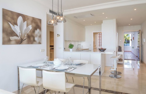 New Golden Mile Apartment | Apartment "Seaview Flat Benahavis-Marbella" with Sea View, Pool, Wi-Fi, Terrace & Garden