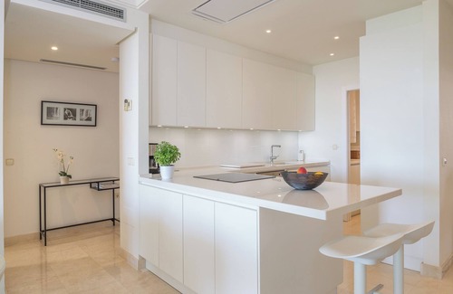 New Golden Mile Apartment | Apartment "Seaview Flat Benahavis-Marbella" with Sea View, Pool, Wi-Fi, Terrace & Garden