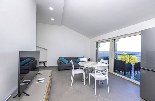 Marina di Patti Apartment | Apartment 'Seaview' with Sea View, Wi-Fi and Air Conditioning