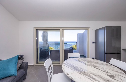 Marina di Patti Apartment | Apartment 'Seaview' with Sea View, Wi-Fi and Air Conditioning