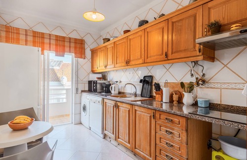 Setubal Apartment | Apartment 'Setúbal Dreams' with Sea View, Private Garden and Wi-Fi