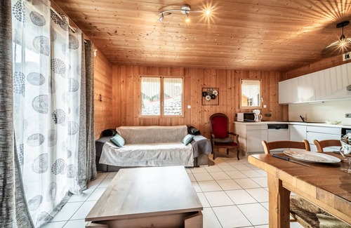 Saint-Jean-dʼAulps Apartment | Apartment 'Sherpa - 10 Pers' with Mountain View, Shared Terrace and Wi-Fi