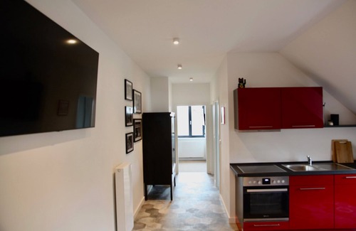 Klaeden Apartment | Apartment Shanghai in the Brikkhaus - "History meets modernity"