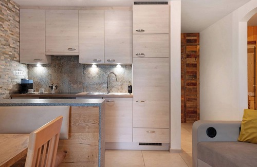 San Genesio Atesino Apartment | Apartment 'Sirona Lodge' with Private Terrace and Whirlpool
