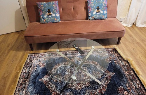 Reading House | Apartment - Sleeps 2 - Parking - Near Station