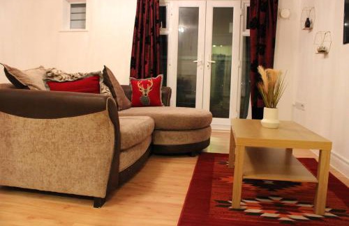 Dagenham Apartment | Apartment - Sleeps 2 - Parking - Station Close