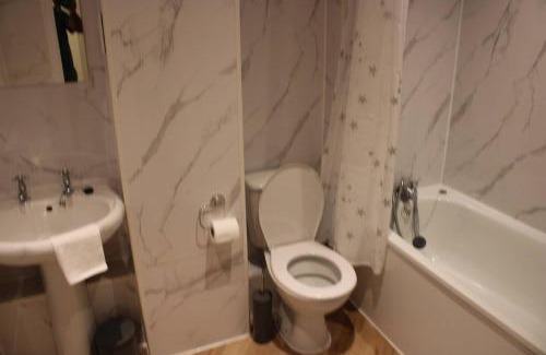 Dagenham Apartment | Apartment - Sleeps 2 - Parking - Station Close