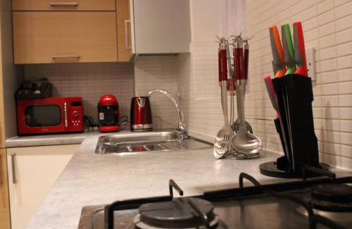 Dagenham Apartment | Apartment - Sleeps 2 - Parking - Station Close