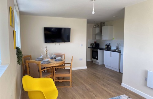 Luton Apartment | Apartment Sleeps 4, Free Parking, Pets Welcome