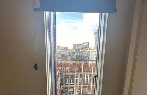 Manchester Apartment | Apartment - Sleeps 4, pets allowed & free parking