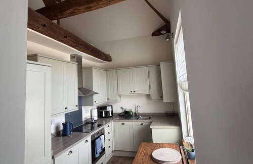 Alveley Apartment | Apartment - Sleeps 4 - Near Nec & Airport