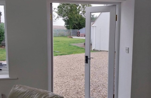 Howlett End Apartment | Apartment - Sleeps 4 - Parking - Close to Stansted
