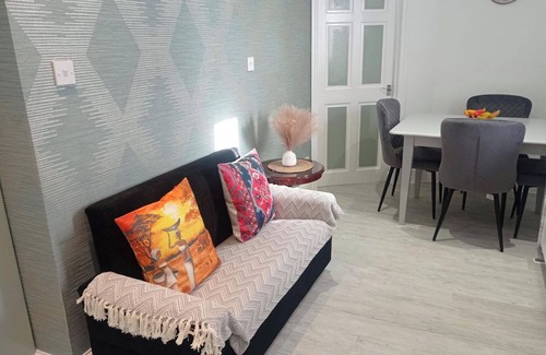 Alibon Apartment | Apartment - Sleeps 4 - Parking - WiFi