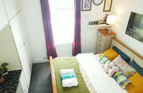 Newport Apartment | Apartment - Sleeps 5 & On-site Parking