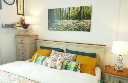 Newport Apartment | Apartment - Sleeps 5 & On-site Parking