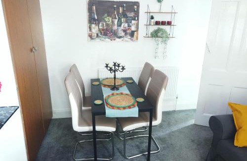 Newport Apartment | Apartment - Sleeps 5 & On-site Parking