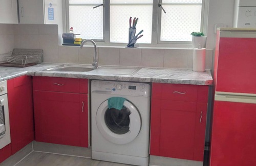 Chadwell Apartment | Apartment - Sleeps 5 - Parking - Station Close