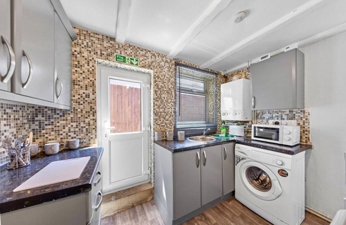 Chatham Apartment | Apartment Sleeps 7 with Free Parking