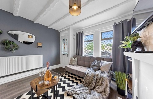 Chatham Apartment | Apartment Sleeps 7 with Free Parking