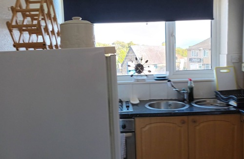 Chapeltown Apartment | Apartment-sleeps3-parking-garden-internet