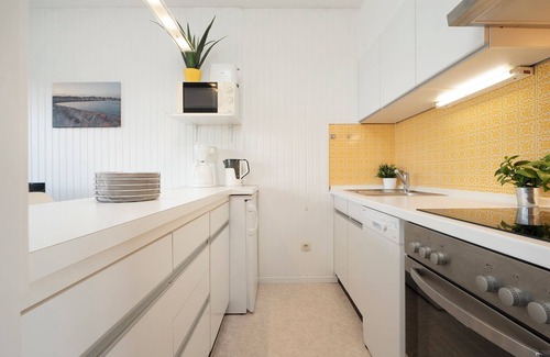 Groemitz Apartment | Apartment 'Sonnenschein Grömitz' with Sea View, Balcony and Wi-Fi