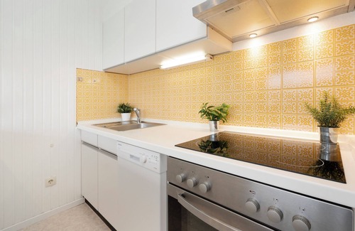 Groemitz Apartment | Apartment 'Sonnenschein Grömitz' with Sea View, Balcony and Wi-Fi
