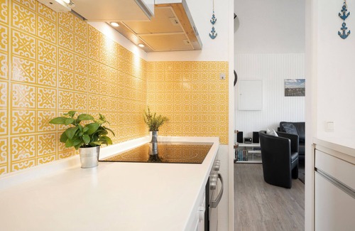 Groemitz Apartment | Apartment 'Sonnenschein Grömitz' with Sea View, Balcony and Wi-Fi