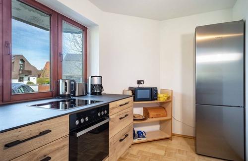 Langenargen Apartment | Apartment "Sonnenstube" with Shared Garden & Wi-Fi