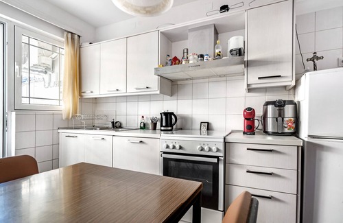 Preveza Apartment | Apartment 'Sotiria House' with Private Terrace, Wi-Fi and Air Conditioning